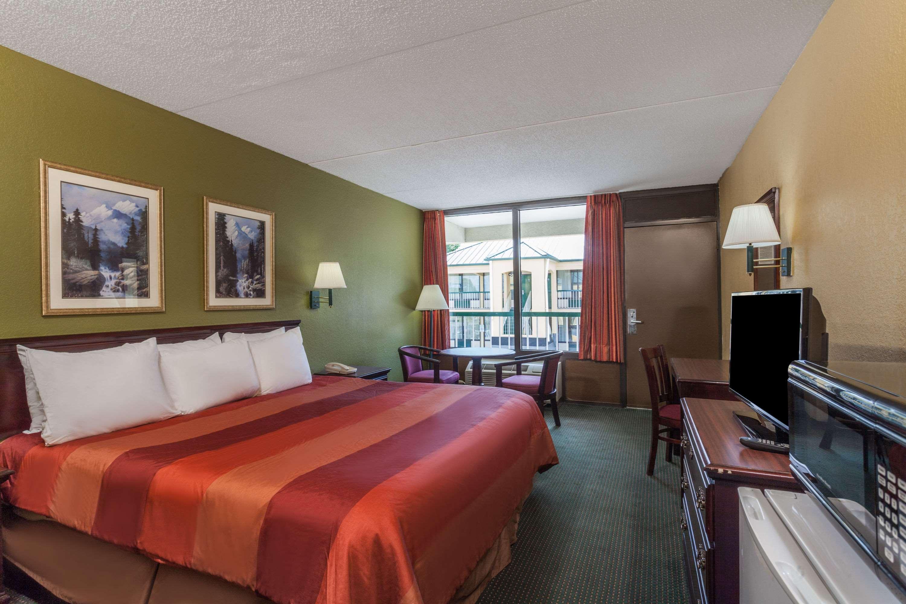 Days Inn By Wyndham Nashville Saint Thomas West Hospital Eksteriør bilde