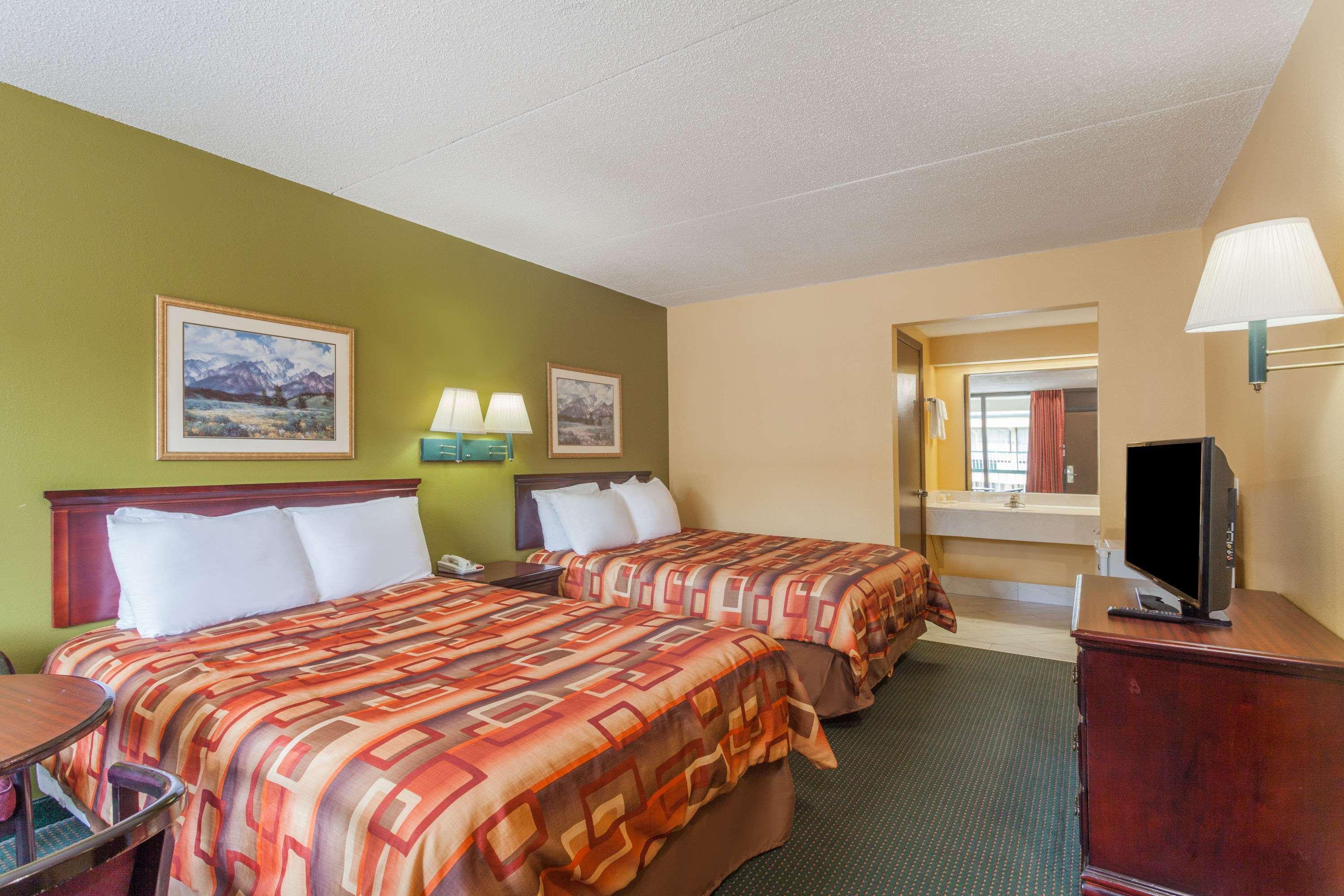 Days Inn By Wyndham Nashville Saint Thomas West Hospital Eksteriør bilde