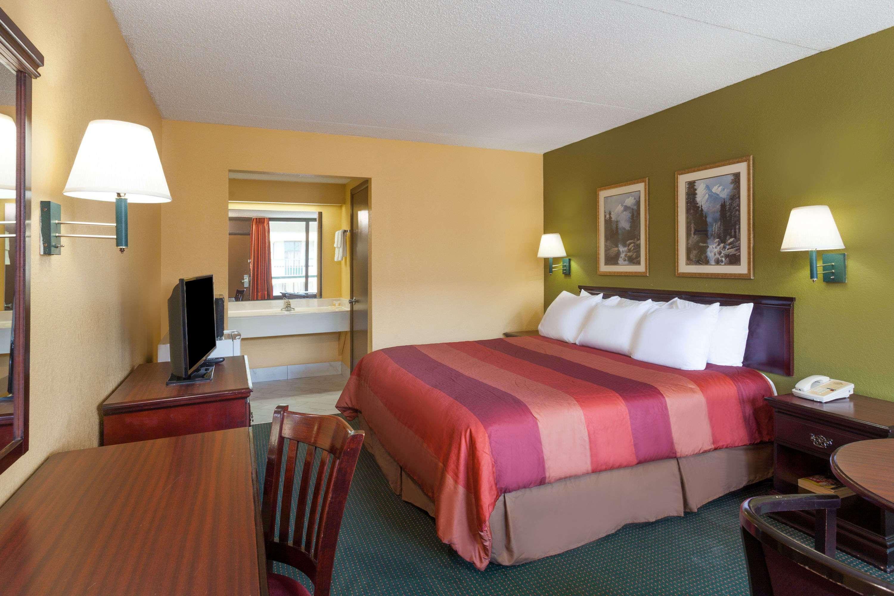 Days Inn By Wyndham Nashville Saint Thomas West Hospital Eksteriør bilde