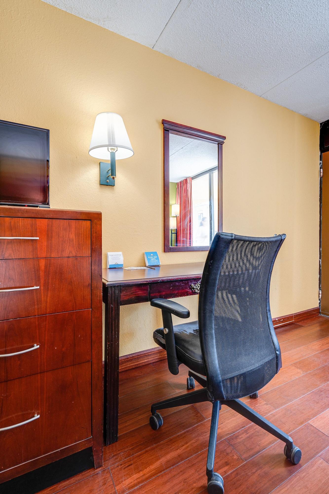 Days Inn By Wyndham Nashville Saint Thomas West Hospital Eksteriør bilde