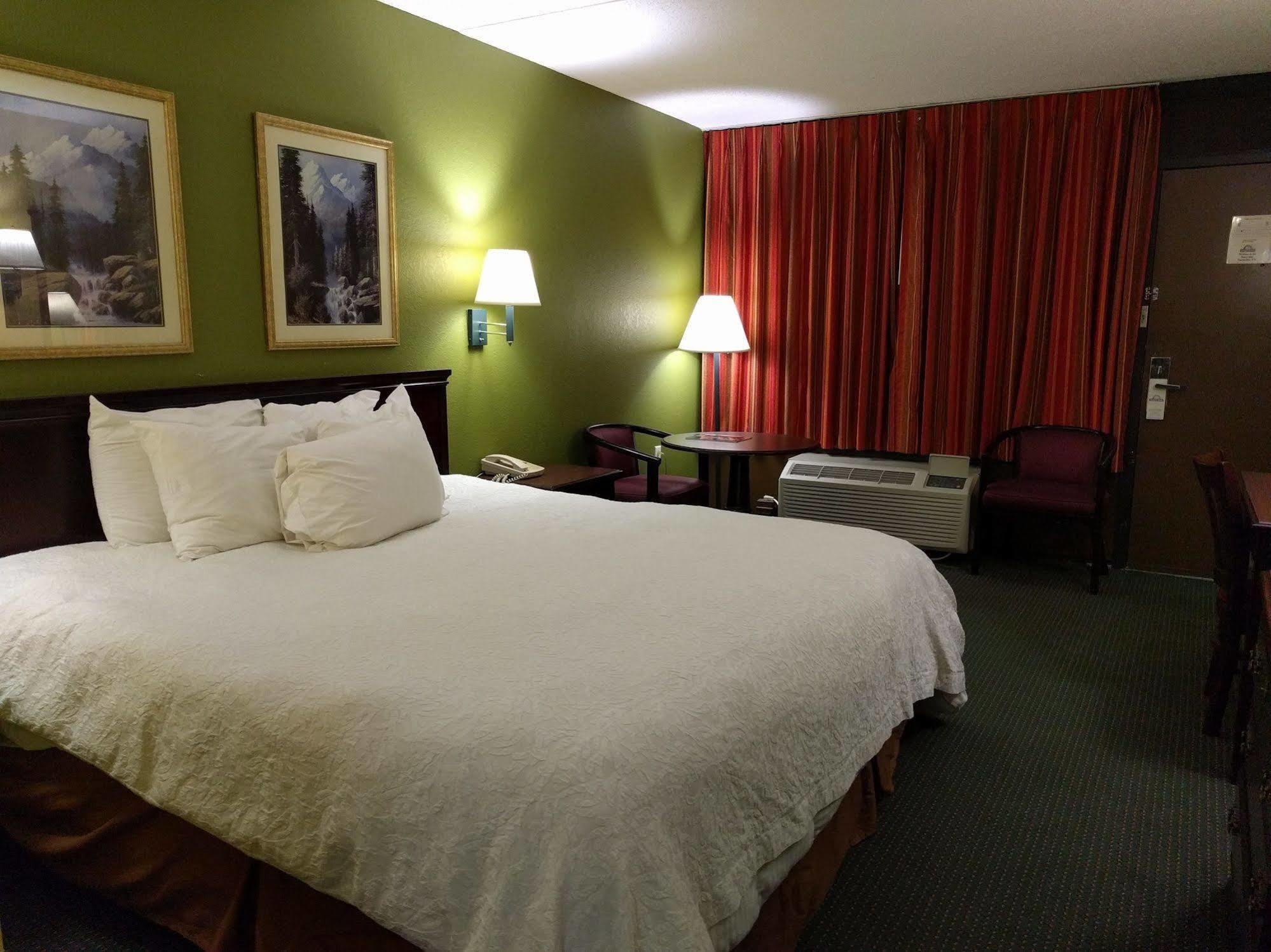 Days Inn By Wyndham Nashville Saint Thomas West Hospital Eksteriør bilde